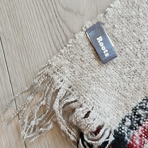 Roots Canada Cozycore Cape Poncho Wearable Blanket Sweater One Size - Picture 3 of 11